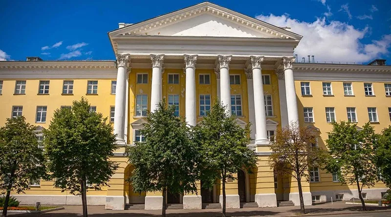 В чем разница между институтом и университетом